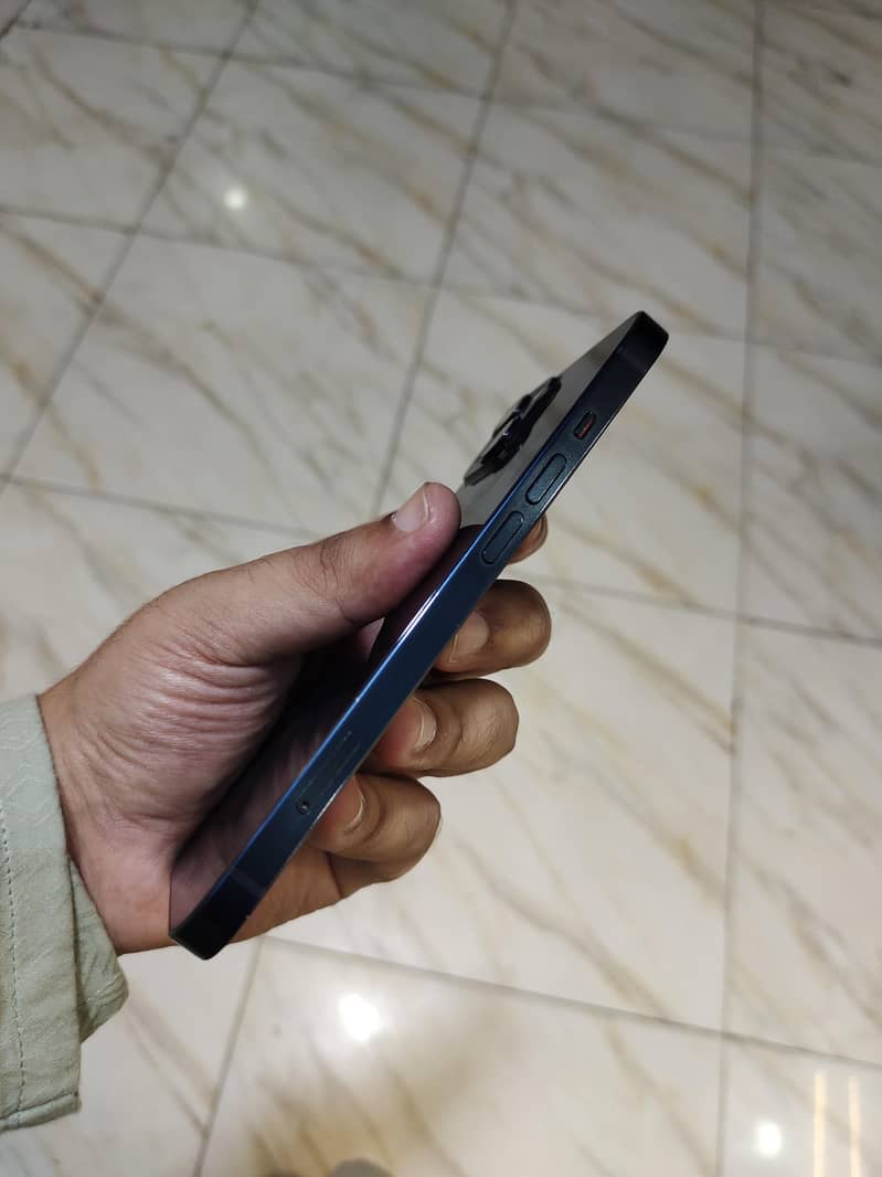 Apple iPhone 13 4