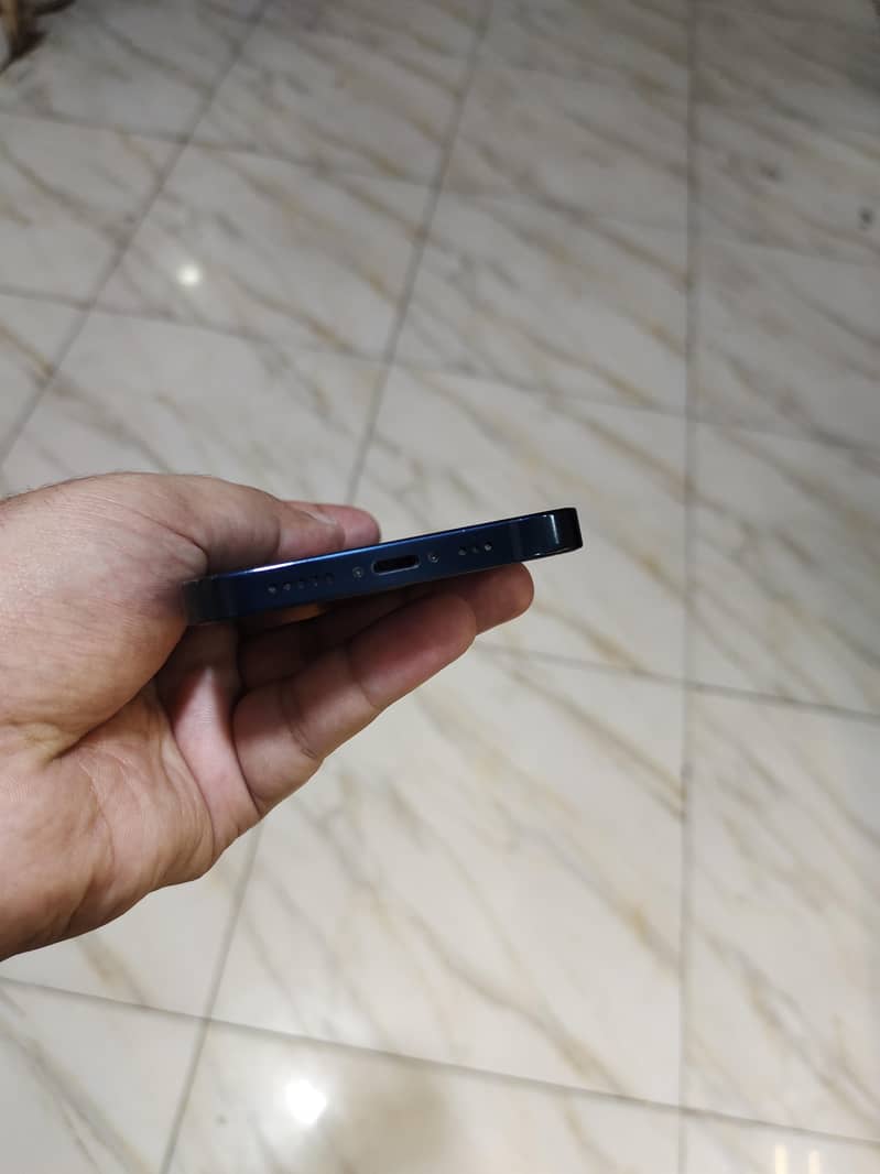 Apple iPhone 13 5