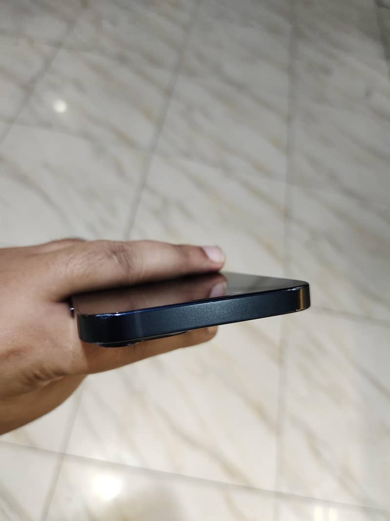 Apple iPhone 13 6