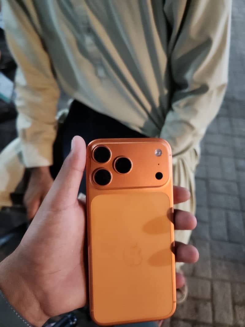 Apple iPhone 17 Pro Max 1