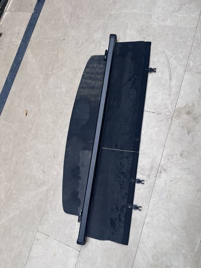 Retractable cargo trunk cover for fielder