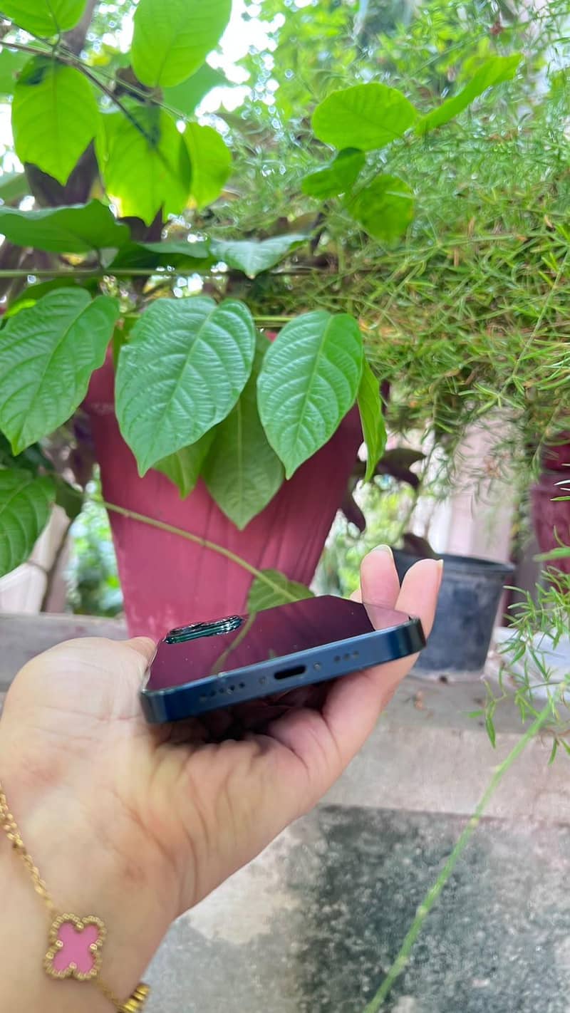 Apple iPhone 13 2