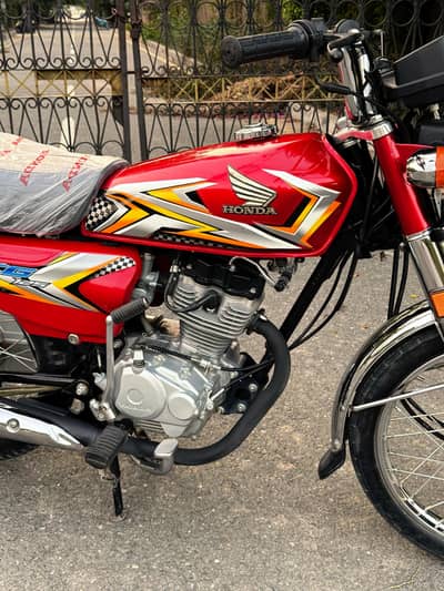 Honda CG 125 2025 model original 6500 km driven original 100% like new