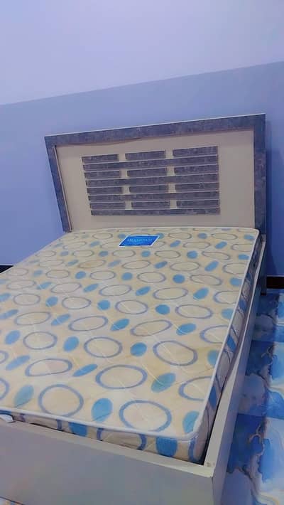 Beautiful Bedroom Bed for Sale – Good Condition