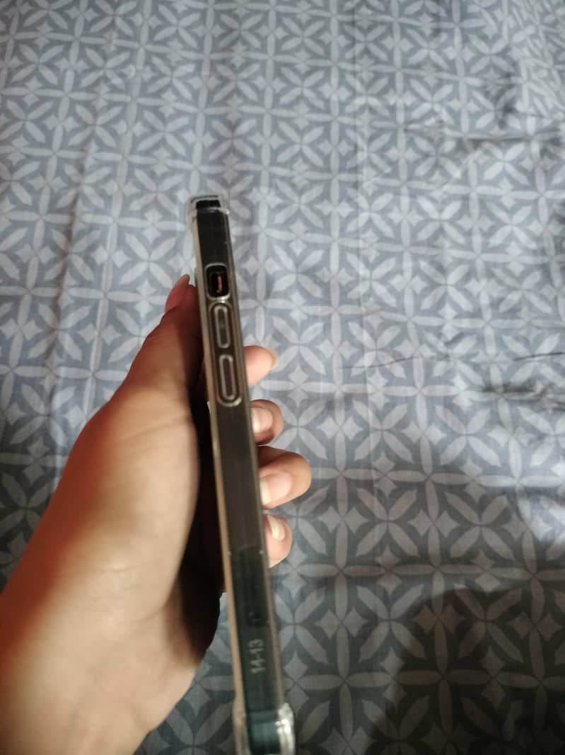 Apple iPhone 13 jv 3