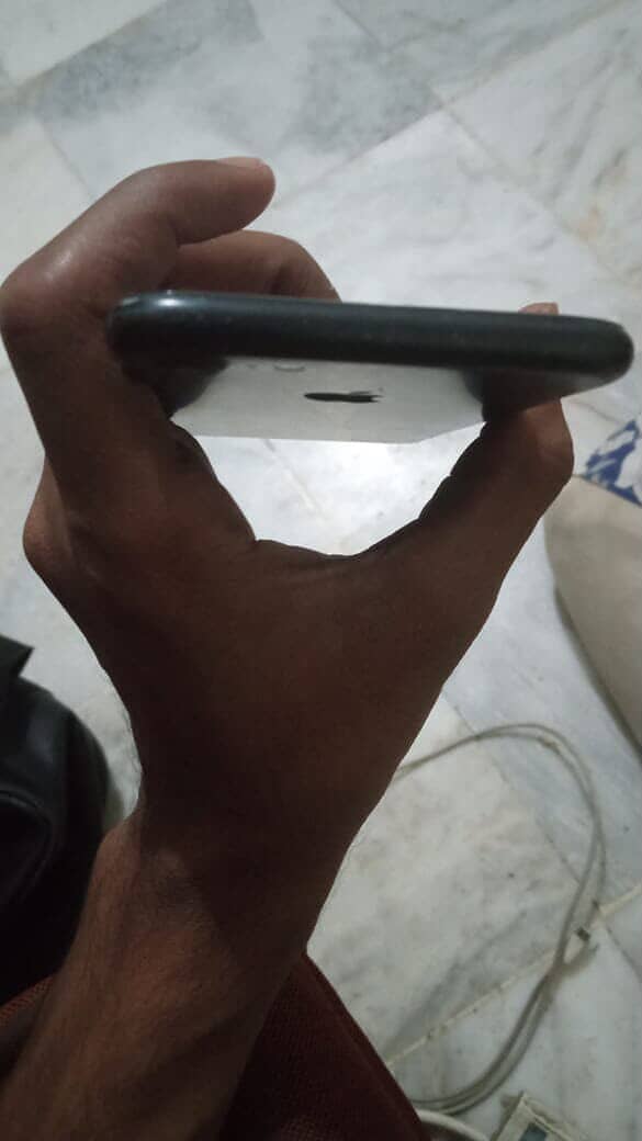 Apple iPhone 7 3