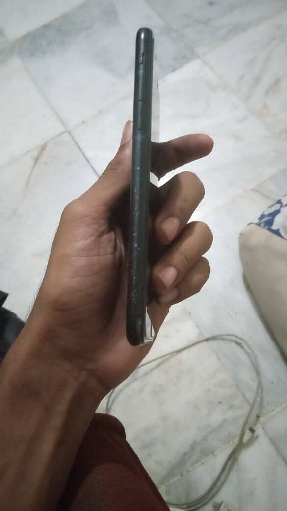 Apple iPhone 7 4