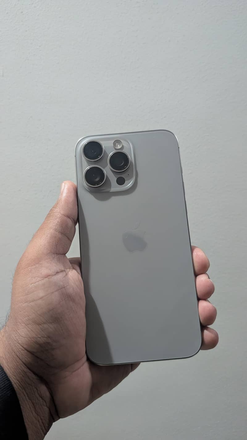 Apple iPhone 15 Pro Max 0