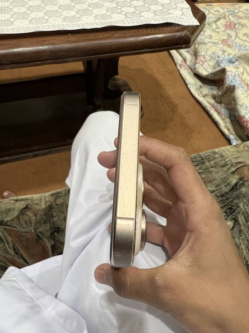 Apple iPhone 16 Pro Max 4