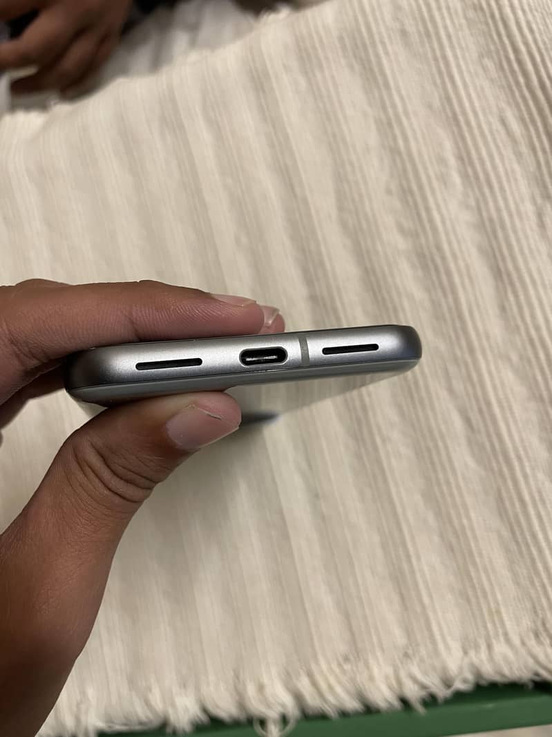 Google Pixel 8 4