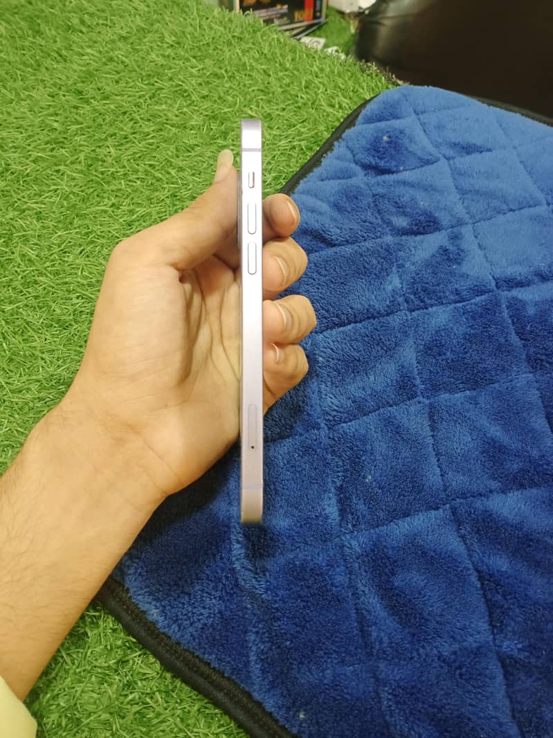 Apple iPhone 12 5