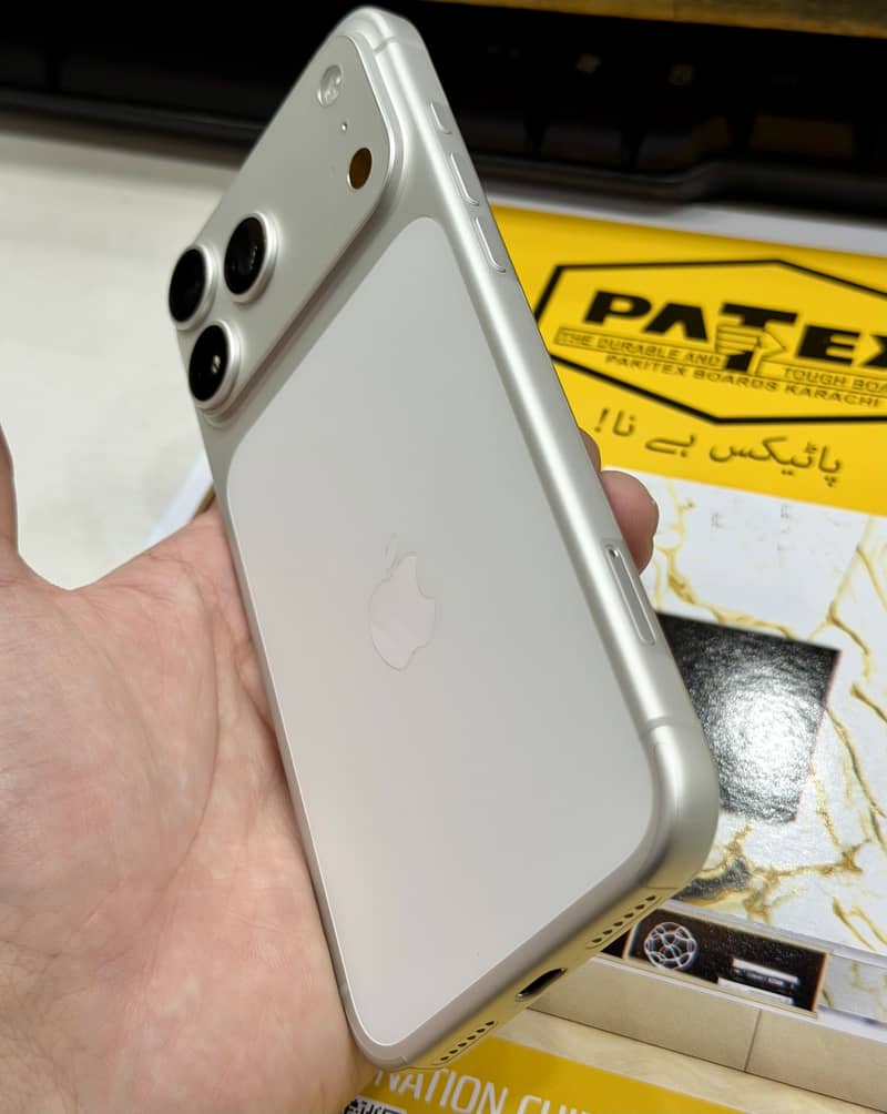 Apple iPhone 17 Pro Max 3