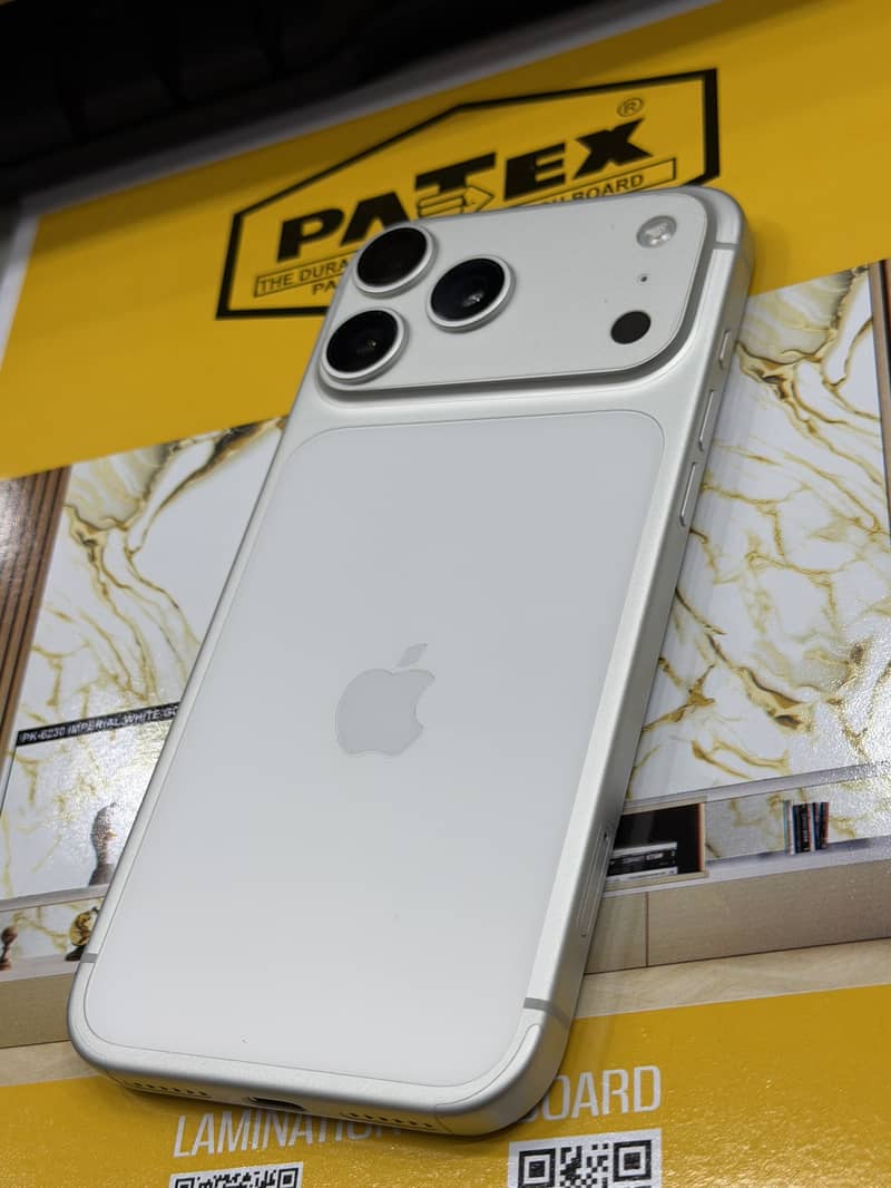 Apple iPhone 17 Pro Max 4