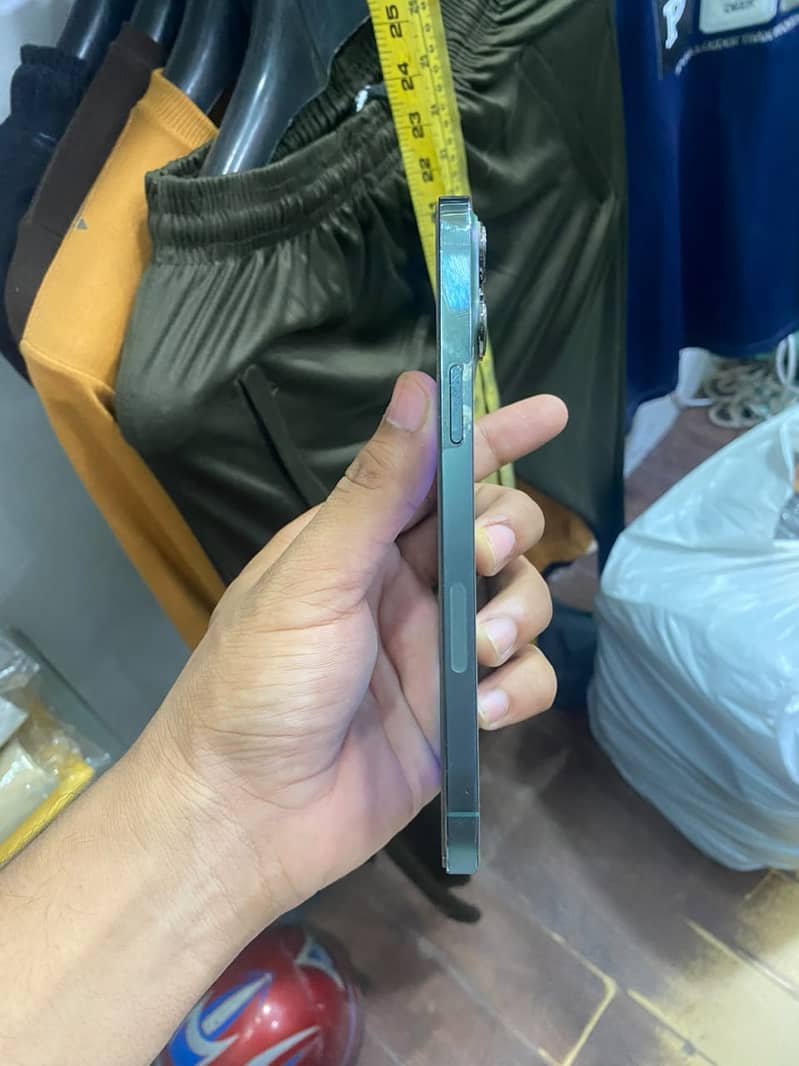 iPhone 13 Pro Max 2