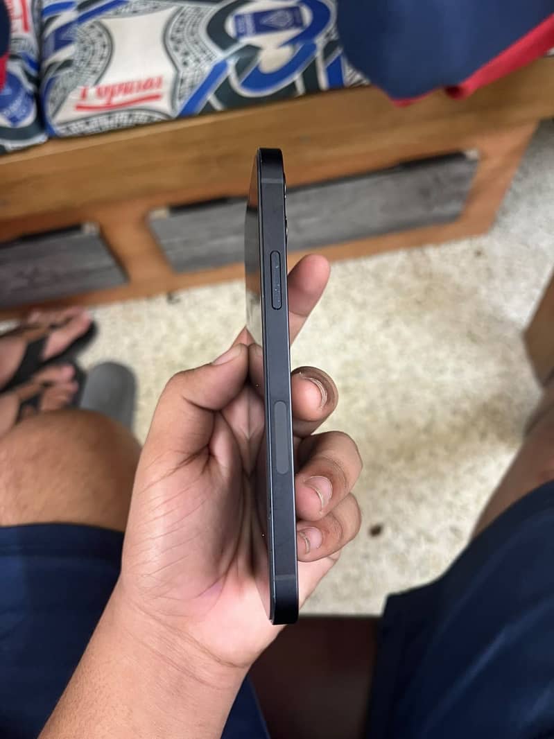 Apple iPhone 12 4