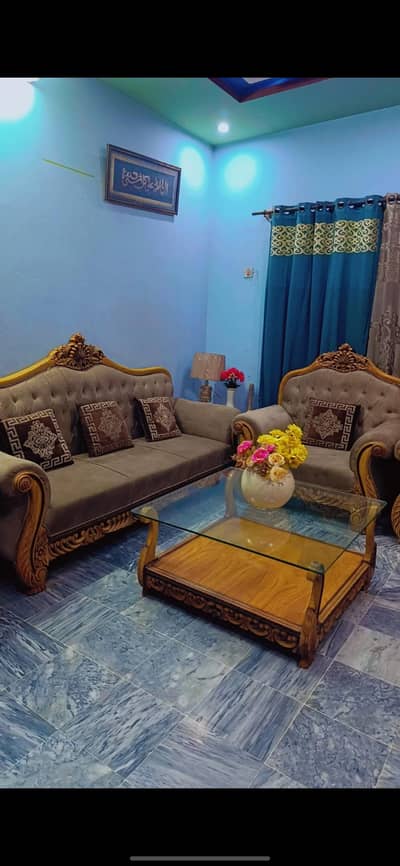 7 seaters sofa with side 3 tables.