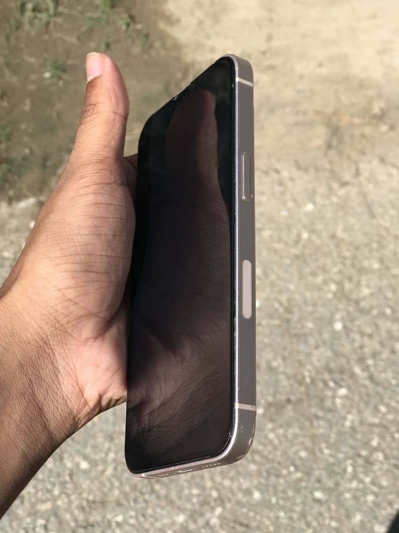 Apple iPhone 13 2