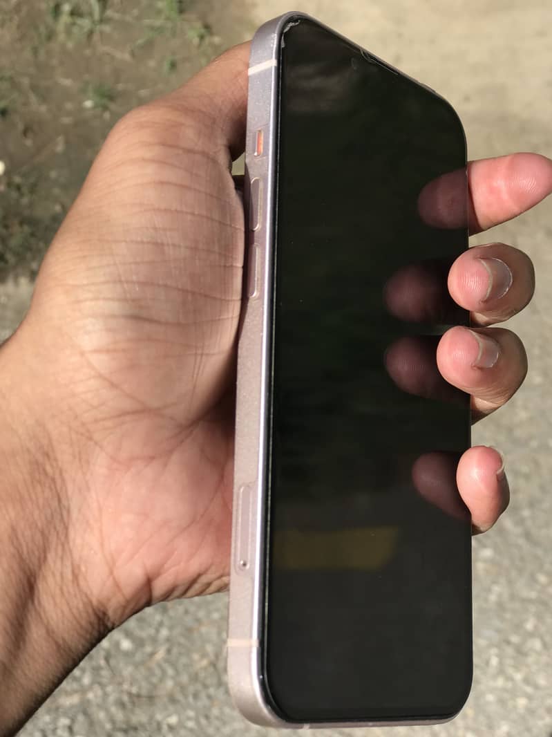 Apple iPhone 13 4