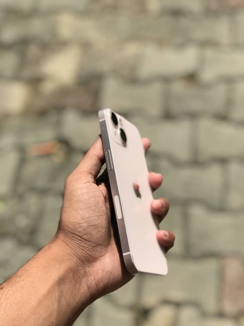 Apple iPhone 13 7