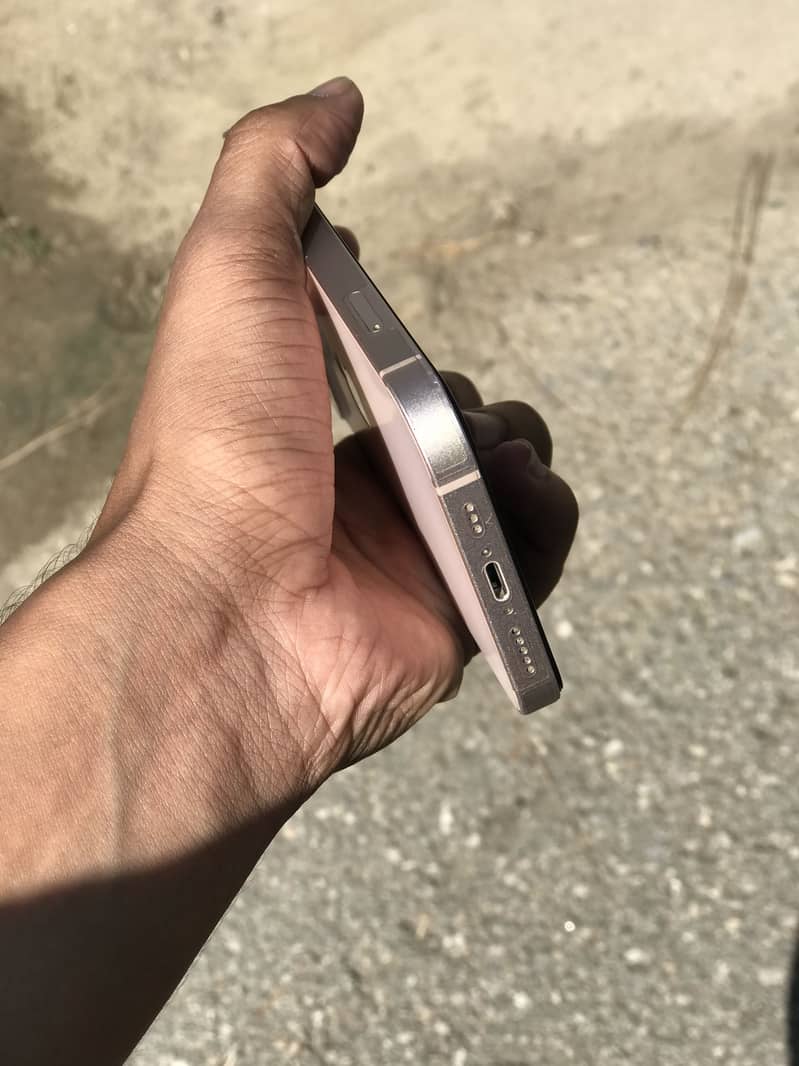 Apple iPhone 13 10