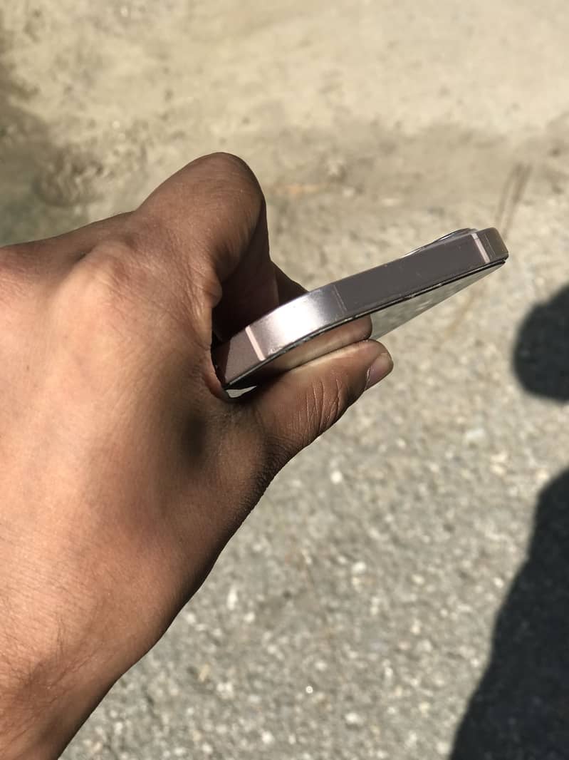 Apple iPhone 13 11