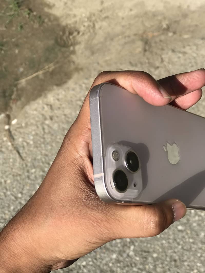 Apple iPhone 13 12