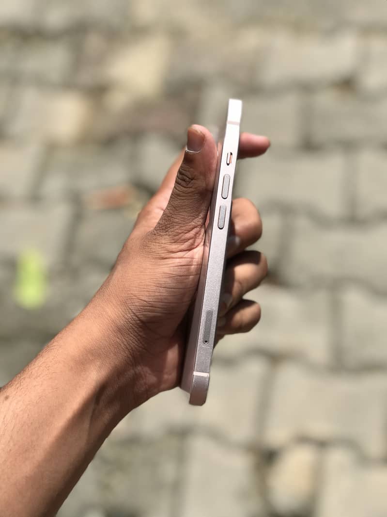 Apple iPhone 13 15