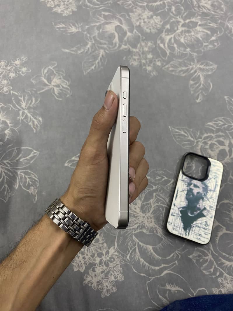 iPhone 15 Pro (Almost 10/10 condition) 4
