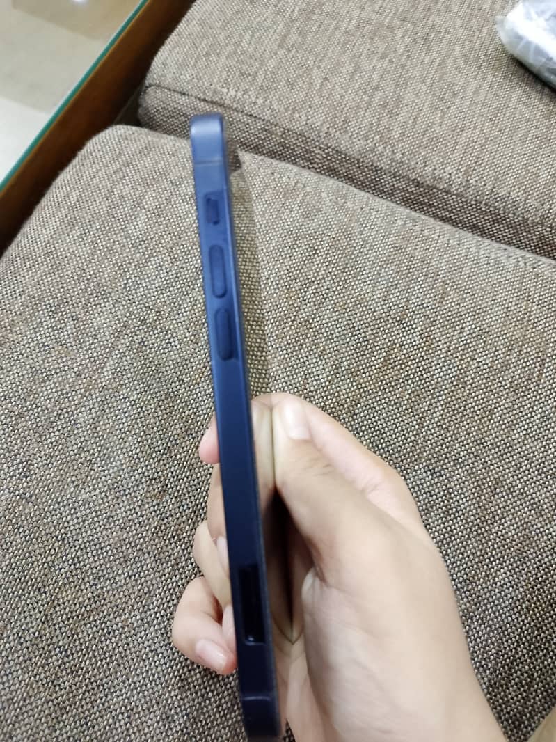 Apple iPhone 12 6