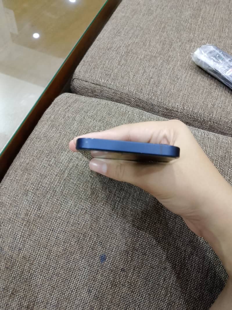 Apple iPhone 12 7