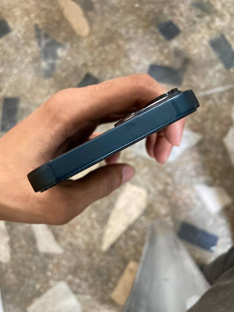 Apple iPhone 13 1