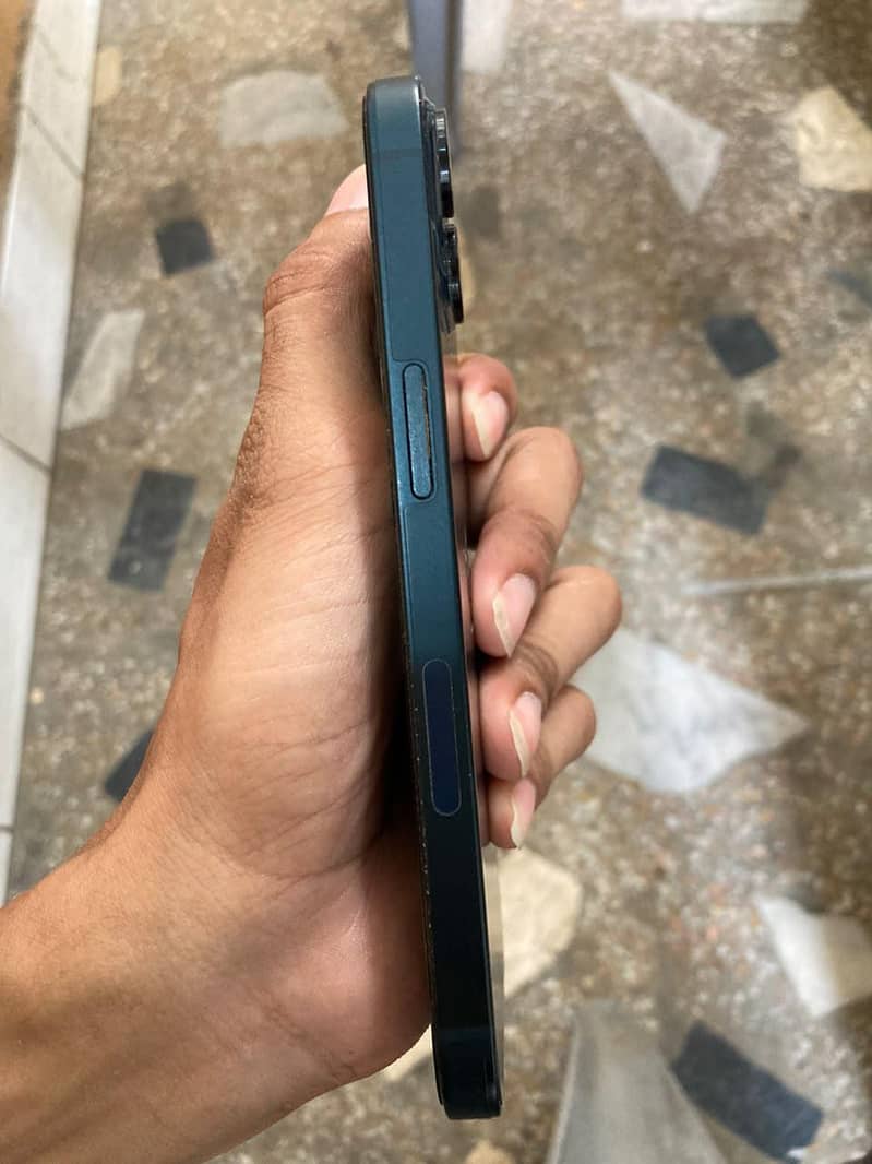 Apple iPhone 13 2