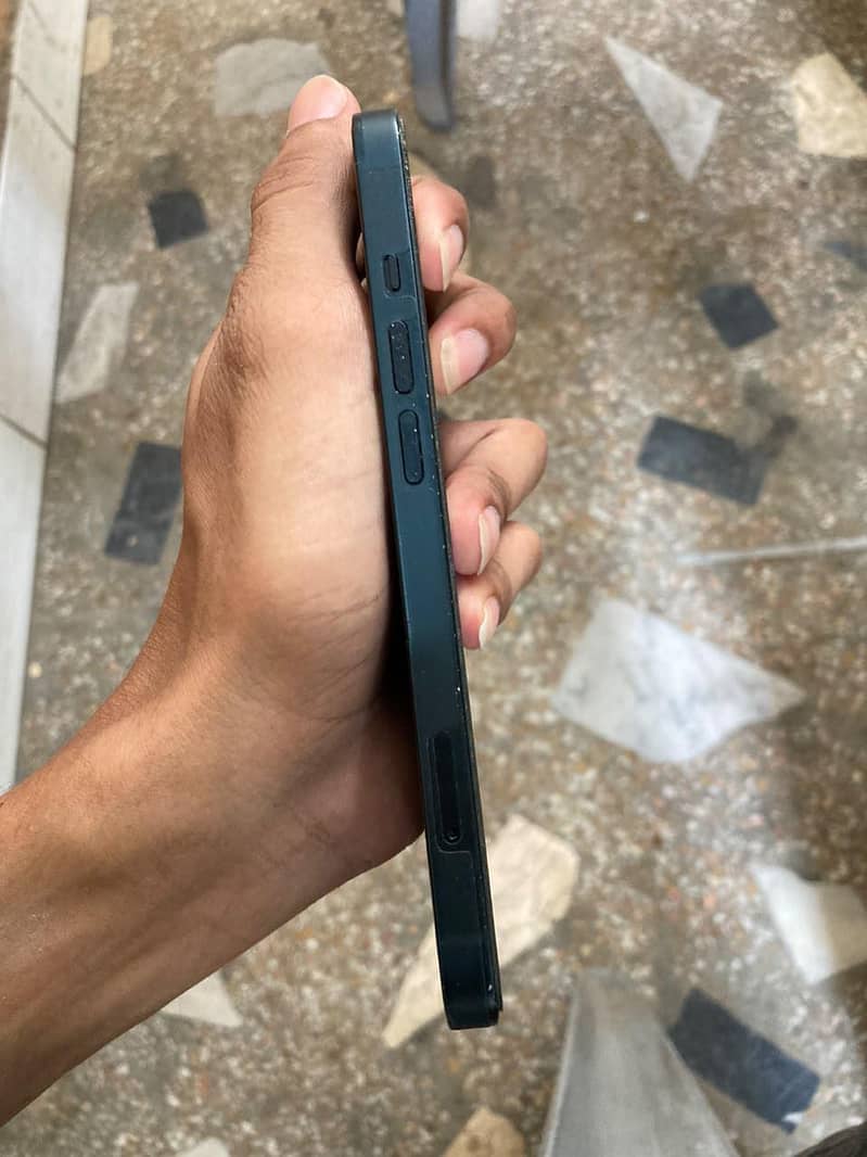 Apple iPhone 13 3