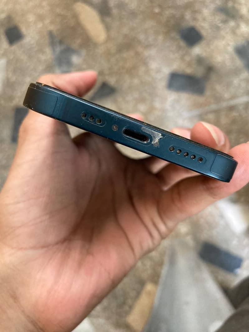 Apple iPhone 13 4