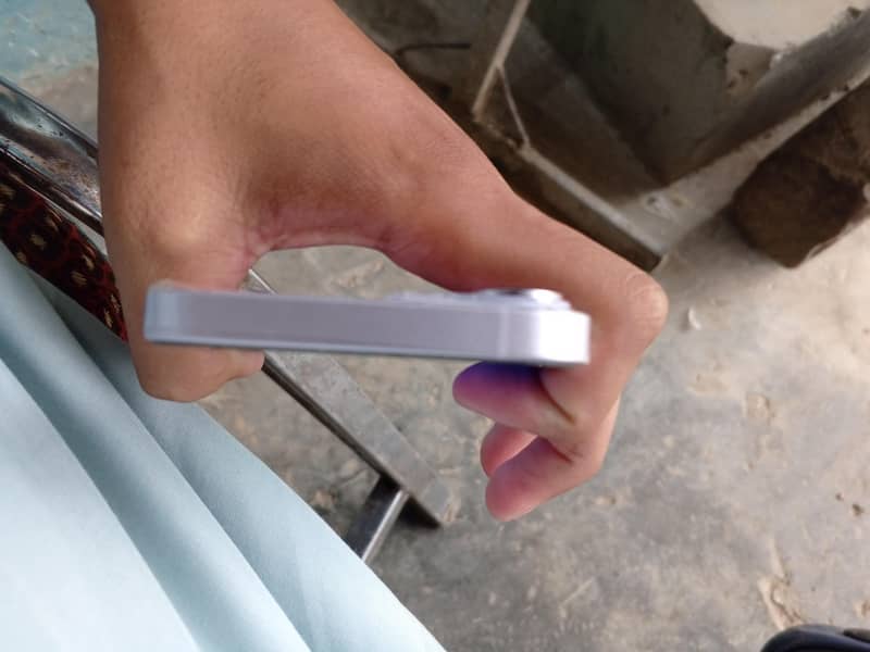 Apple iPhone 14 4