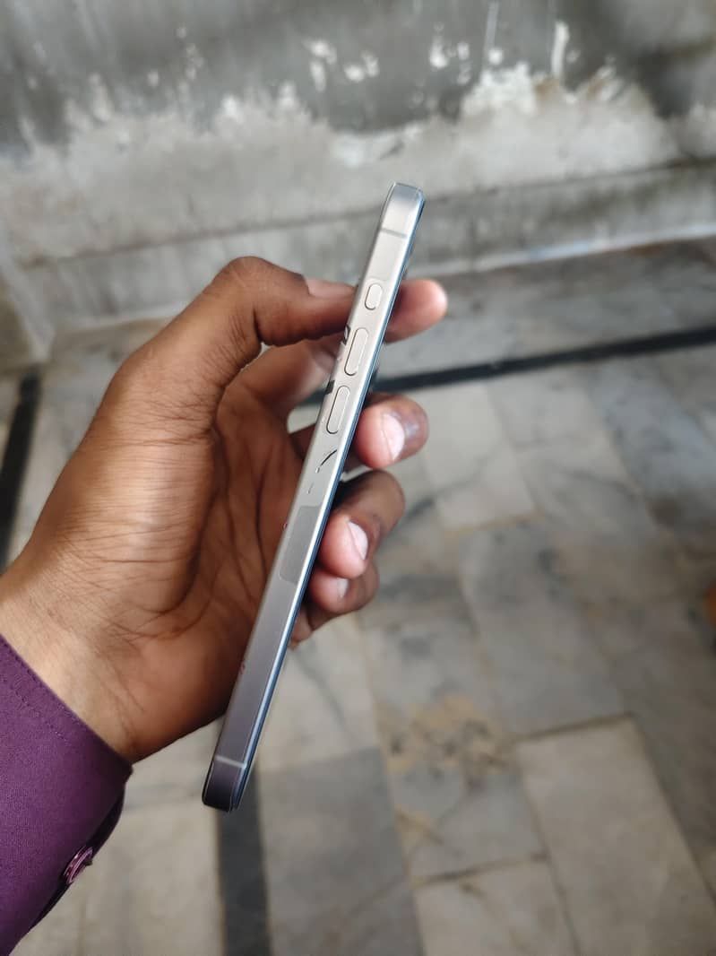 Apple iPhone 15 Pro Max 1