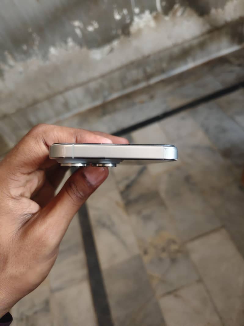 Apple iPhone 15 Pro Max 3