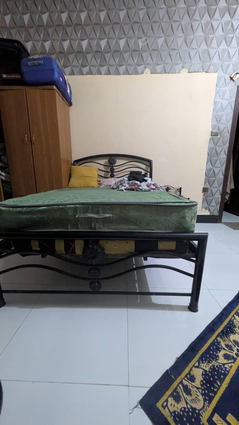 Single bed 0