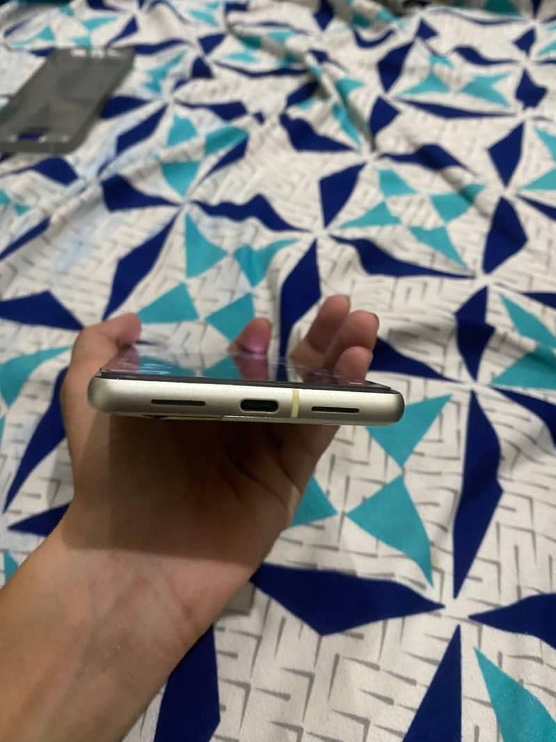 Google Pixel 7 4