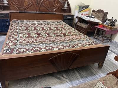 King size bed for sale used but in 8/10 condition