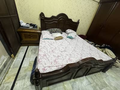 Wooden bed no damage at all