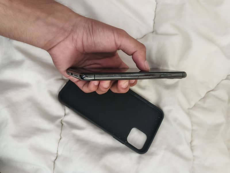 iPhone 11 Pro Max 15