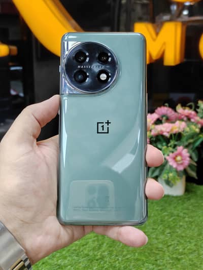 Oneplus 11 12gb 256gb non pta minor line working perfect