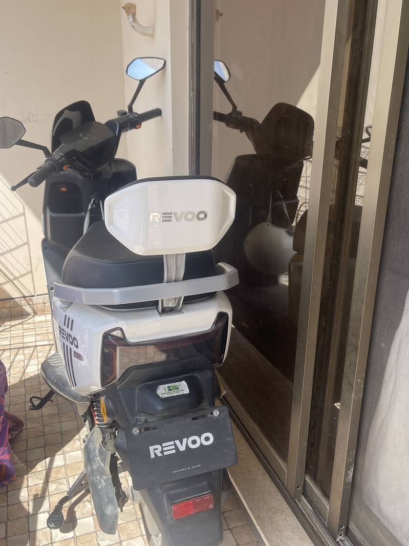 Revoo A12 0
