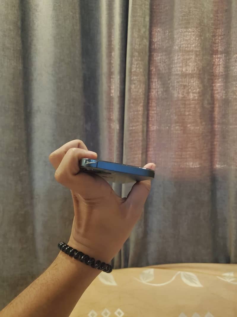 Apple iPhone 12 Pro 4