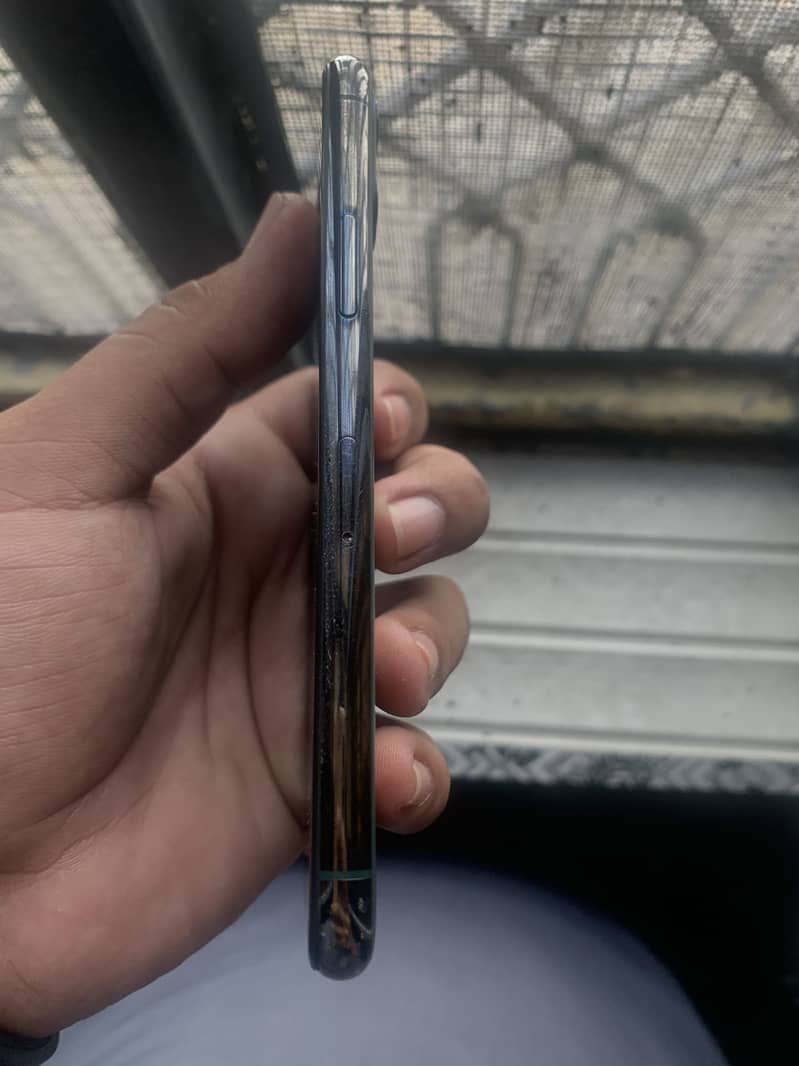 Apple iPhone 11 Pro 2