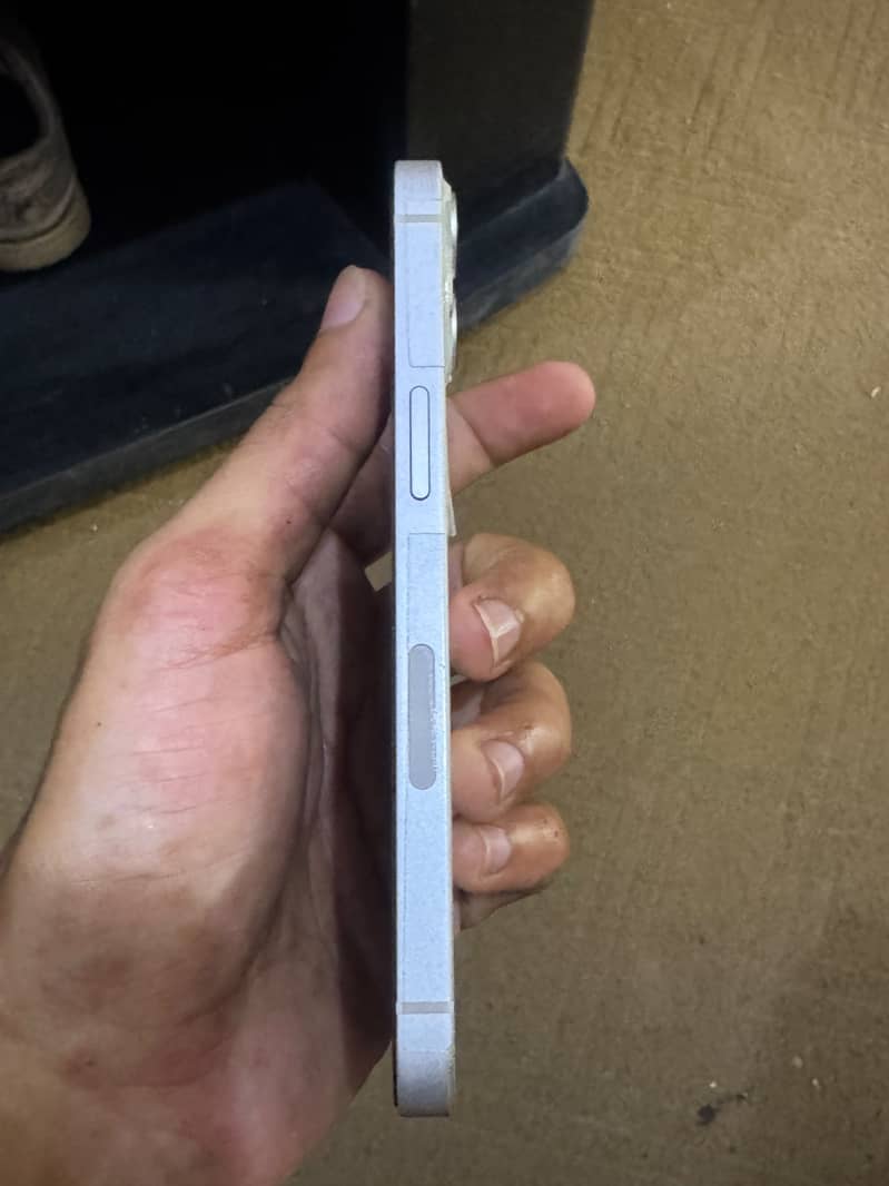 Apple iPhone 13 1