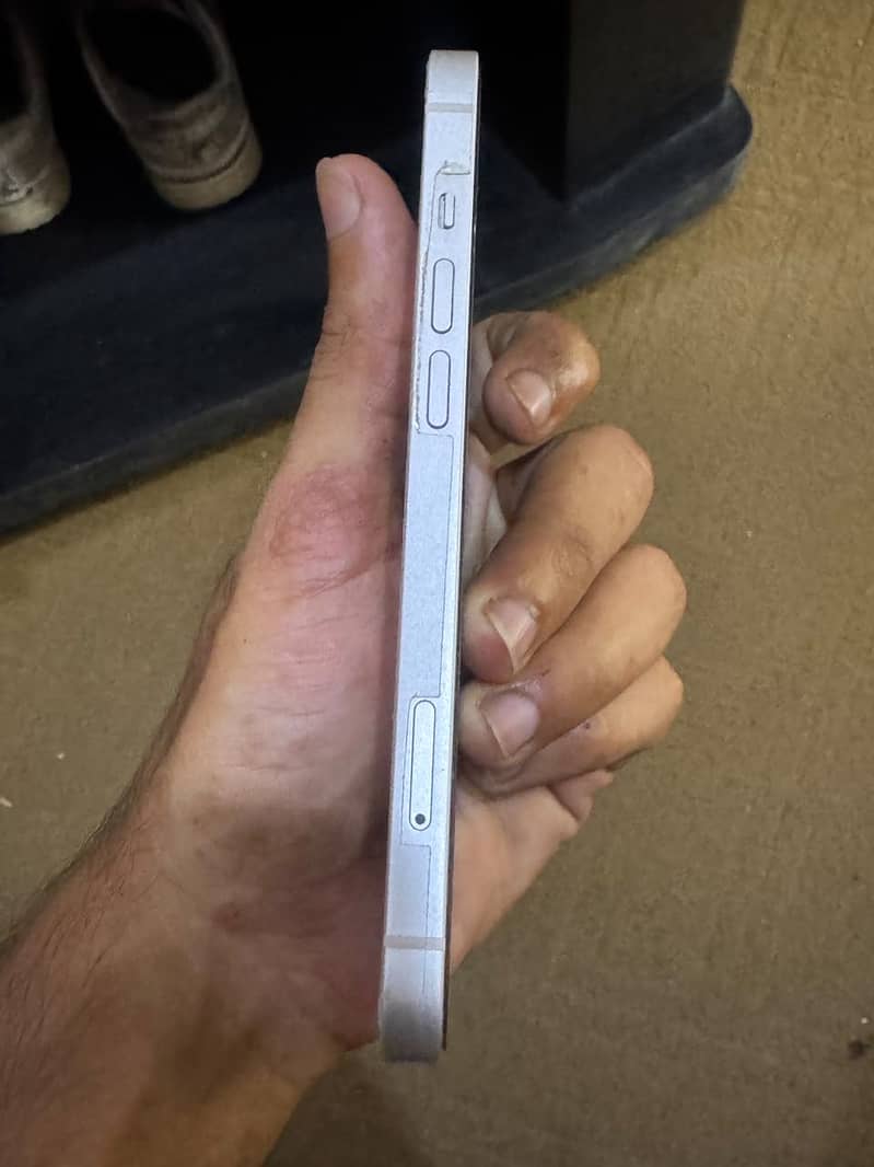 Apple iPhone 13 2