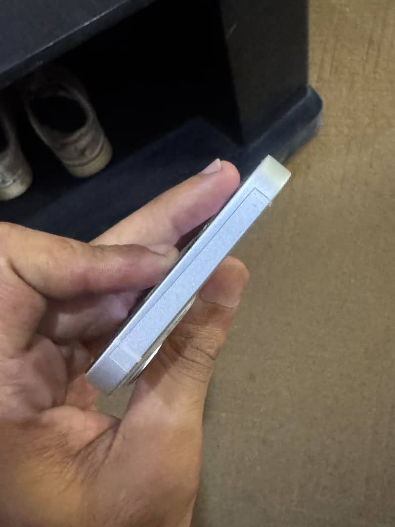 Apple iPhone 13 4