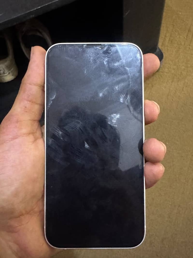 Apple iPhone 13 5
